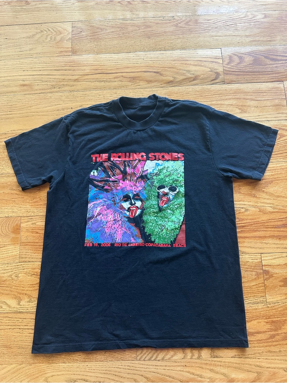 THE ROLLING STONES 2006 RIỒ DE JANEIRO COPACABANA BEACH MEN’S TSHIRT